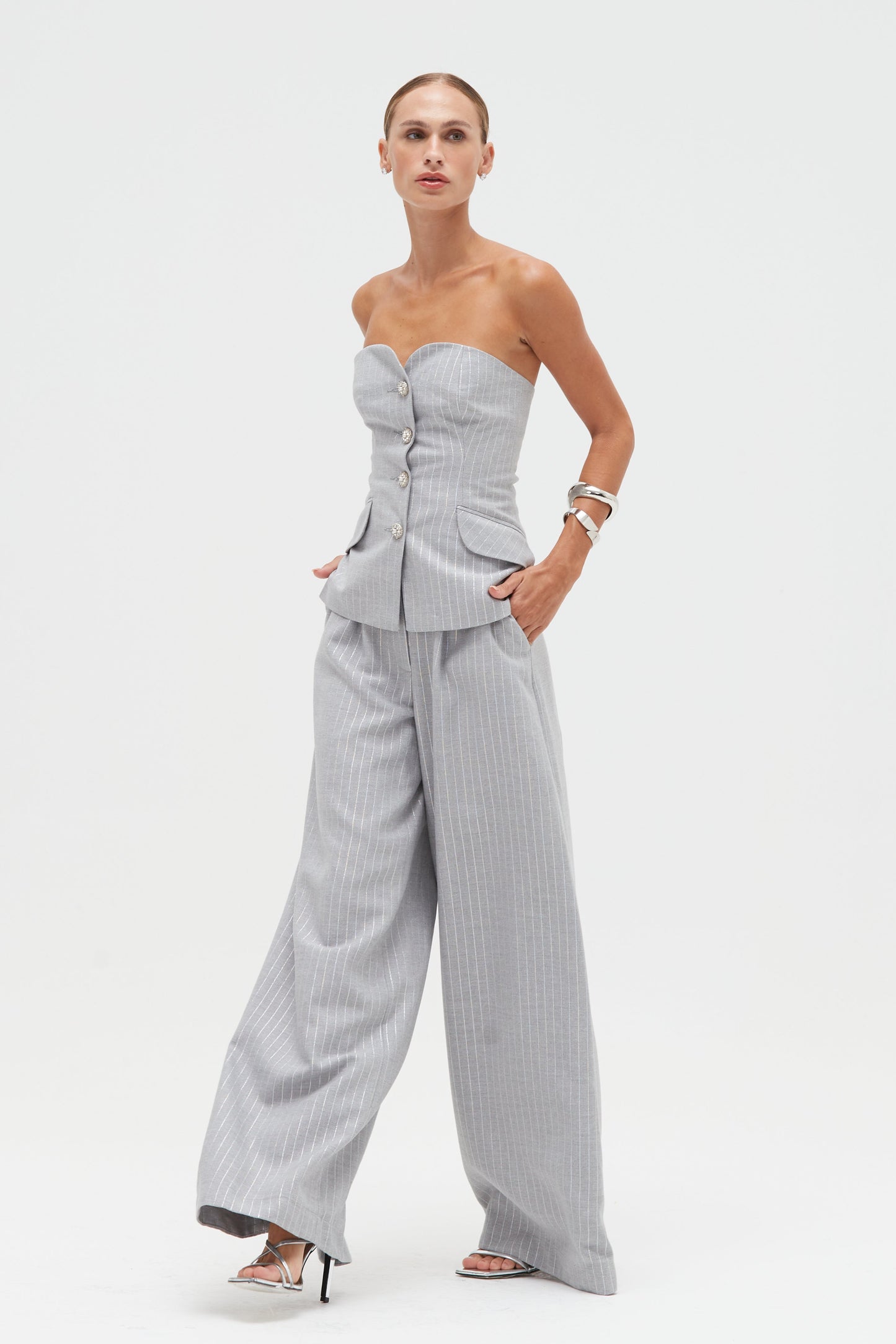 METALLIC PINSTRIPE STRAPLESS TOP
