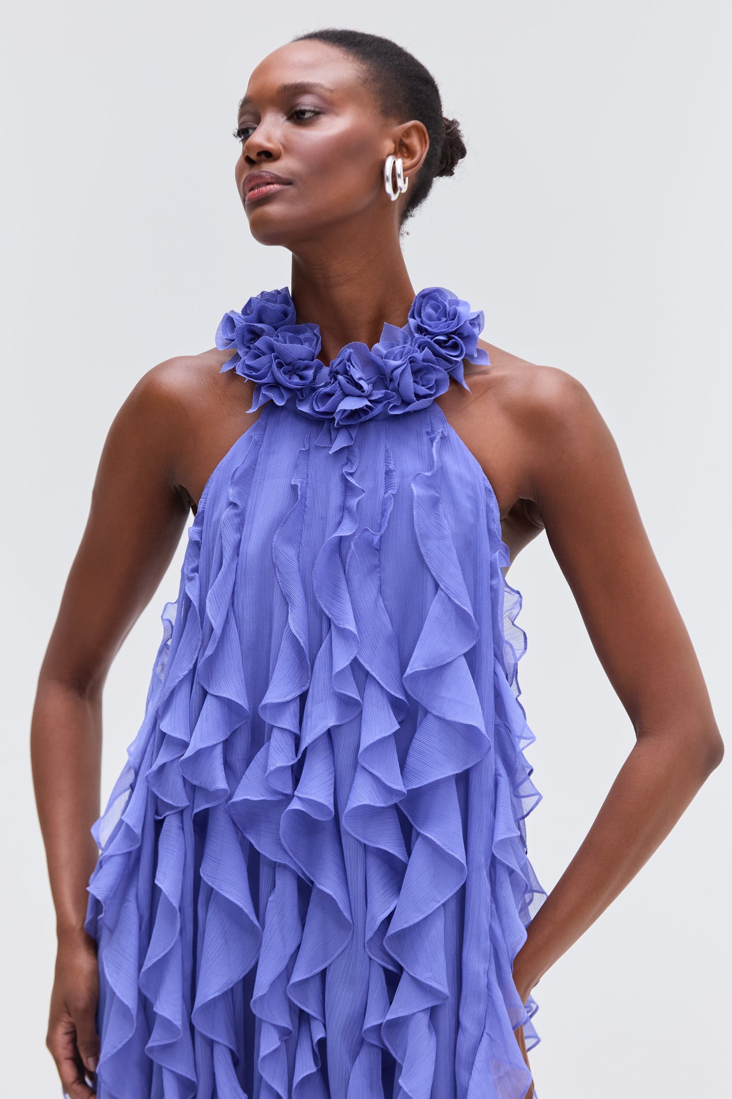 SILK PLISSE LONG DRESS HALTERNECK FLORAL COLLAR