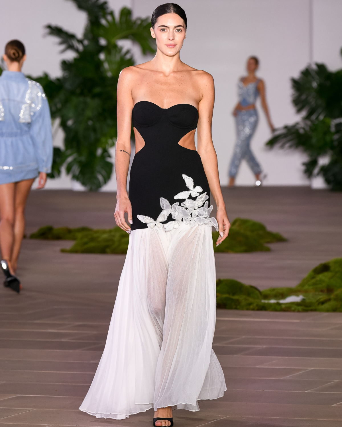 STRAPLESS MAXI DRESS (RUNWAY)